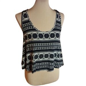 Vtg Y2K Deb geometric open back crop top
